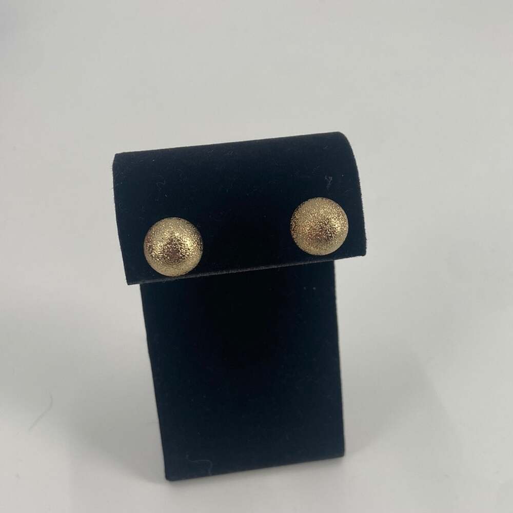 Gold tone textured stud earrings